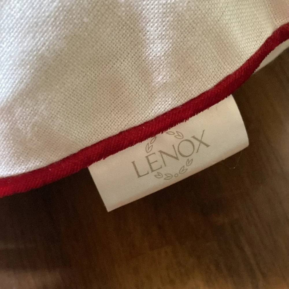 LENOX CARDINAL WITH RIBBON AND PINECONE DECORATIVE THROW PILLOW